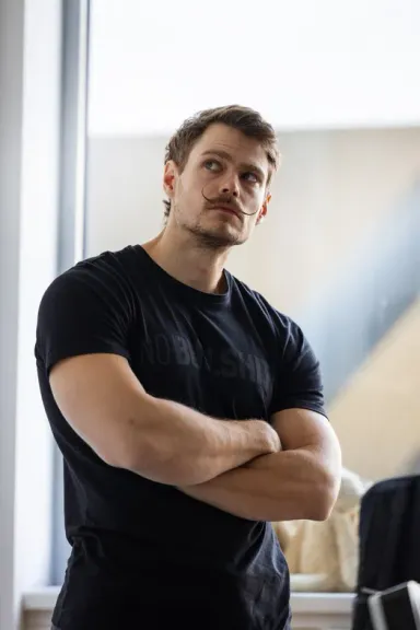 Machete standing and looking up